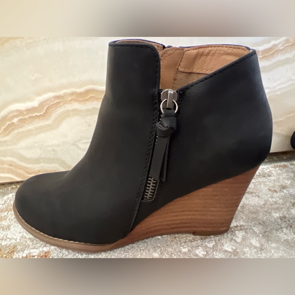 Report Guine Wedge Side Zip Bootie | Black | Size 7
